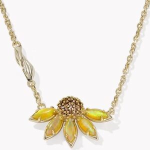 kendra scott anya flower gold short pendant necklace